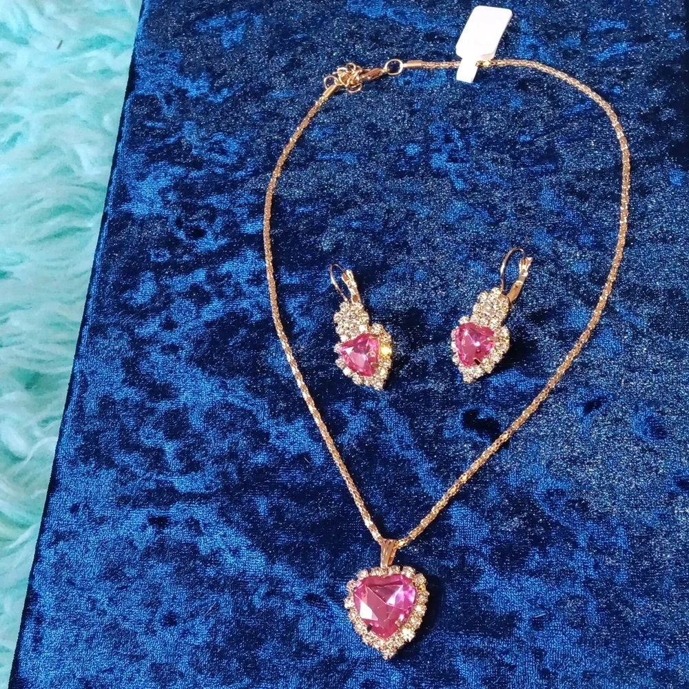 Elegant heart necklace set earrings